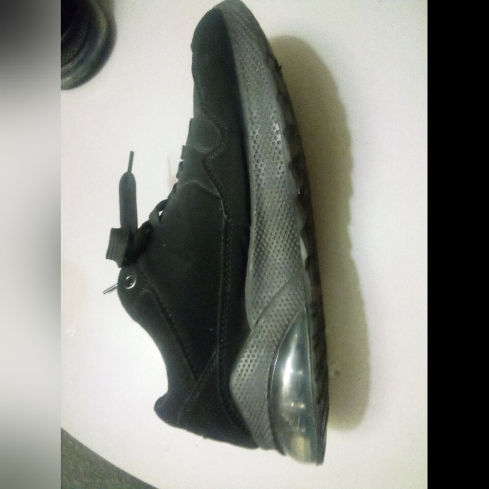 Shoes - Picture 6 of 7